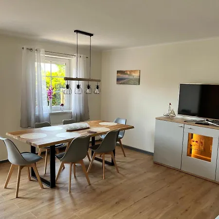 Naturstrand - 86m² - 4 Betten - Parkplatz Apartment